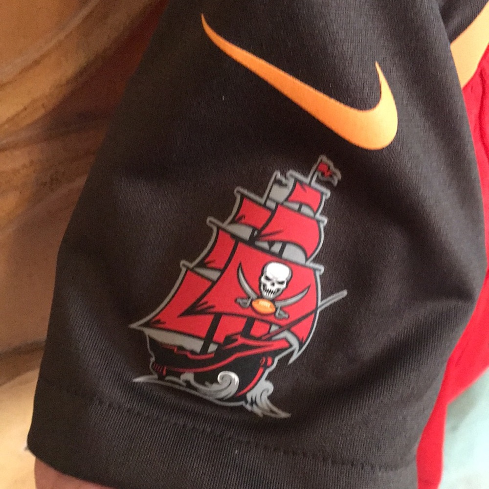 NFL Ladies Jersey Jameis Winston Buccaneers - Picture 6 of 8